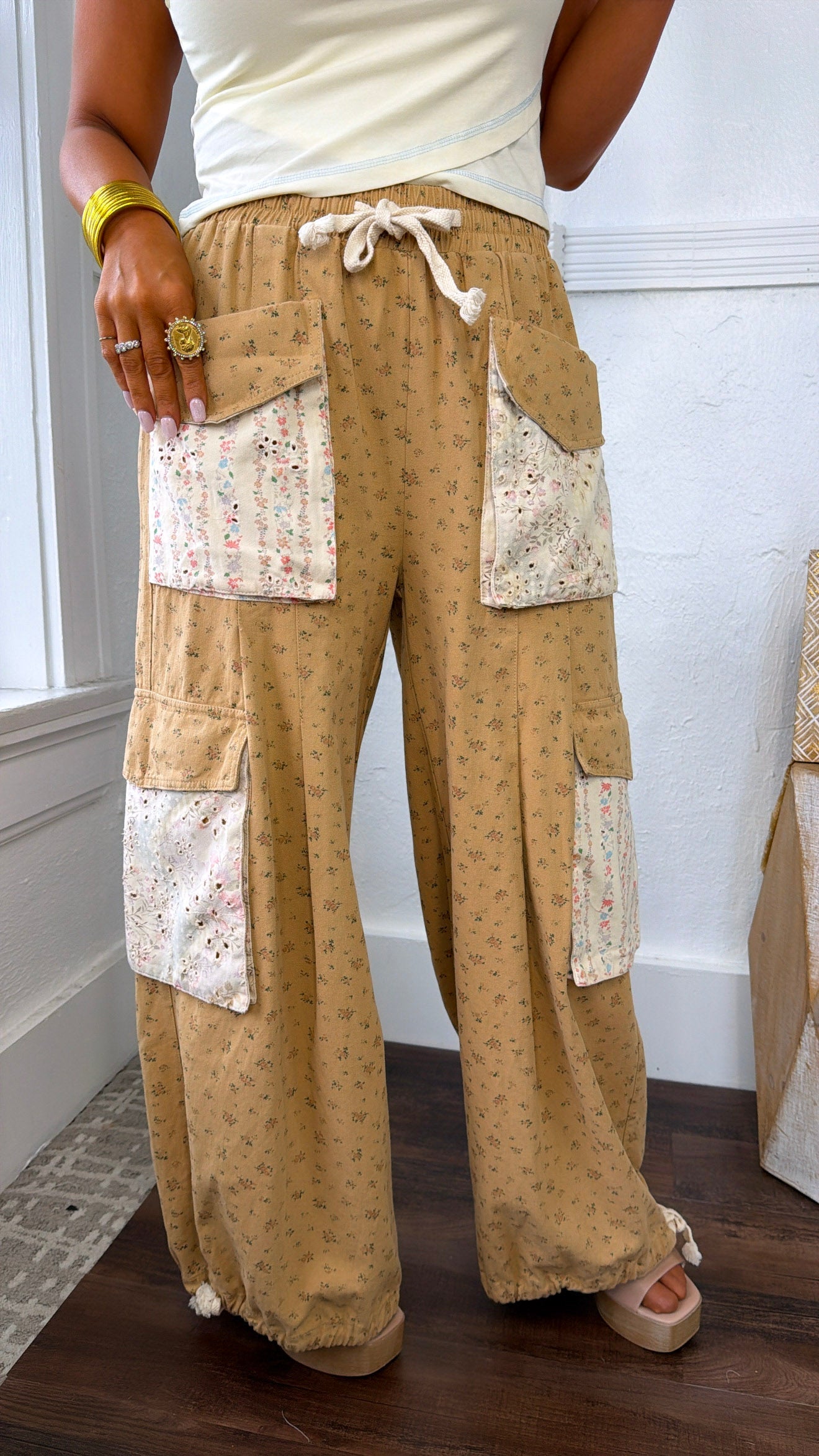 Floral Eyelet Pocket Jogger, Tan